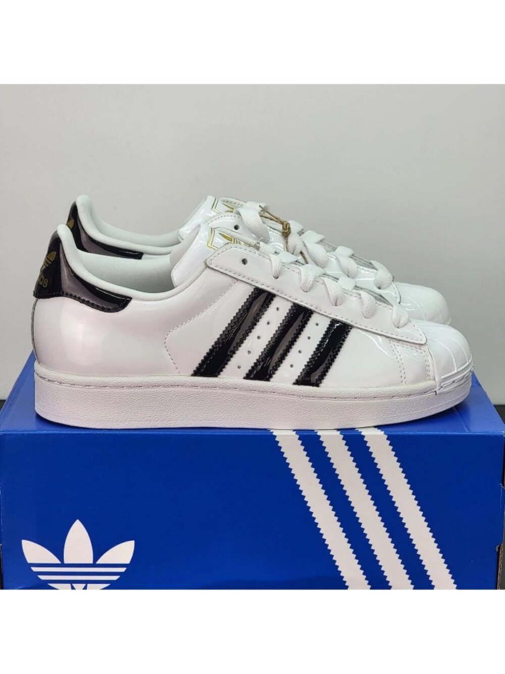 Adidas Superstar White Black Women's Size 7 Sneakers NEW